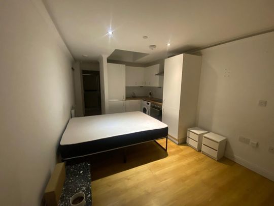 Studio Flat, High Road, N22 - Photo 1