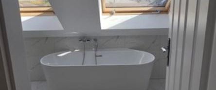 Wunderschöne Dachgeschoss-Wohnung in ruhiger und grüner Lage ab sofort zu vermieten! - Photo 1