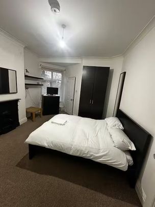 6 Bed Detached House, Middleborough Road, CV1 - Photo 1