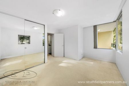 Exceptional flow-through apartment - Photo 2