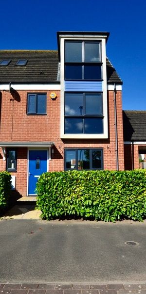 Four Bedroom Townhouse Available to Rent on Wagonway Drive, Newcastle Great Park - Photo 1