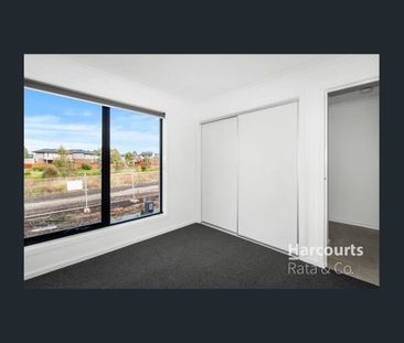 Spacious and Modern 3-Bedroom Home in Wollert - Photo 3