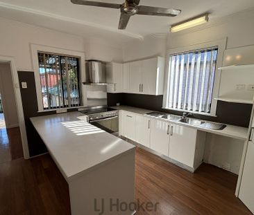 RECENTLY UPDATED IN PRIME LOCATION - Photo 4