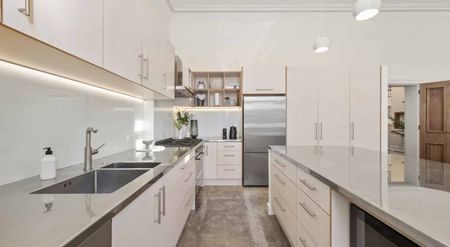 Historic Luxury Rental – Wellington Central - Photo 2