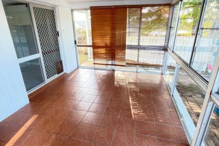 Spacious Family Home in Daisy Hill. - Photo 3