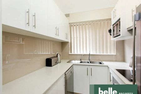 MODERN 2 BEDROOM APARTMENT WITH GARAGE - Photo 3