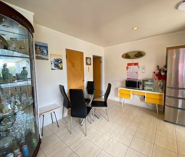 Located at Pakuranga 3 bedrooms - Photo 2