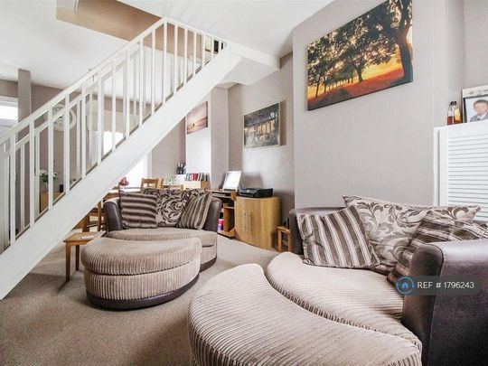 2 bedroom detached house to rent - Photo 1