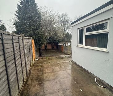Room in a Shared House, Nansen Road, B8 - Photo 4