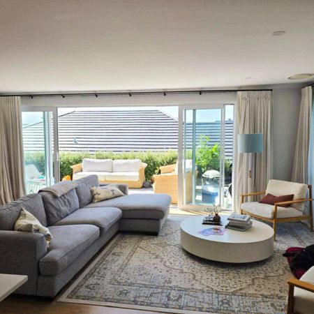 Modern, Spacious Family Home in Popular ... - Photo 4