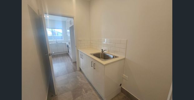 Contemporary Villa - Photo 1