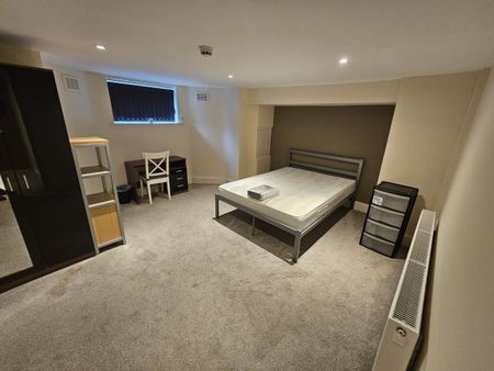 2 Bed Student flat Fallowfield Manchester - Photo 5