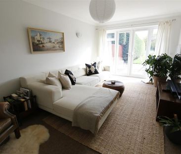 3 bedroom semi-detached bungalow to rent - Photo 2