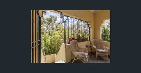 Charming apartment on Broadway - Photo 3