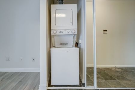 For Lease - 37 Grosvenor Street Unit# 2806, Toronto, Ontario - Photo 4