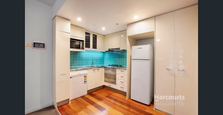 Ticking All Boxes - Perfect Location / Whiteware & Carpark! - Photo 4