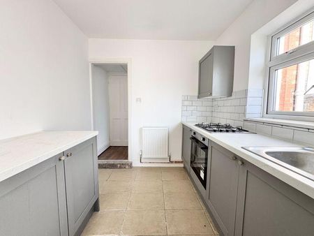 3 bedroom terraced house to rent - Photo 5