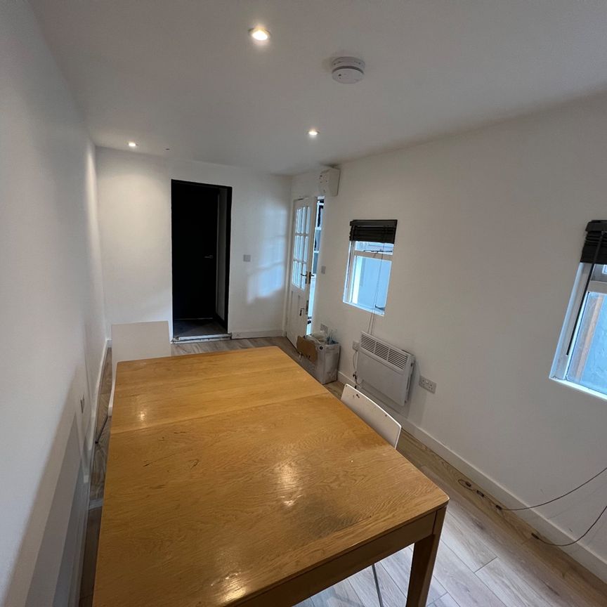 Room in a Shared House, Upper North Street, BN1 - Photo 1