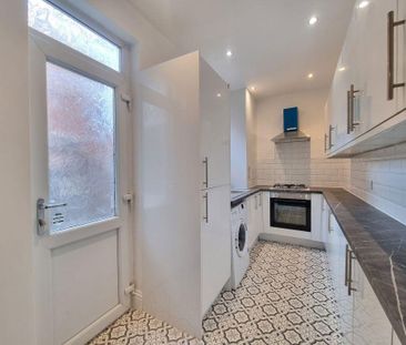 3 bedroom terraced house to rent - Photo 6