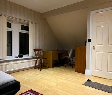 Room in a Shared House, Granville Road, S2 - Photo 3