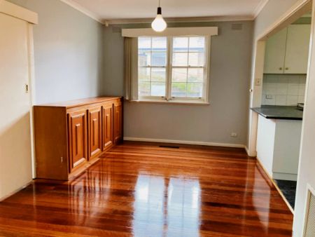 3 Bed, 1 Bath - Photo 3