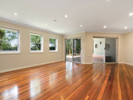 Over 55's | Spacious Ground Floor Apartment with Large Deck & Gardens - Photo 5