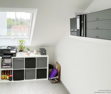 Moderne Dachgeschosswohnung in Uninähe - Photo 1