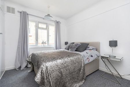 3 bedroom flat to rent - Photo 5