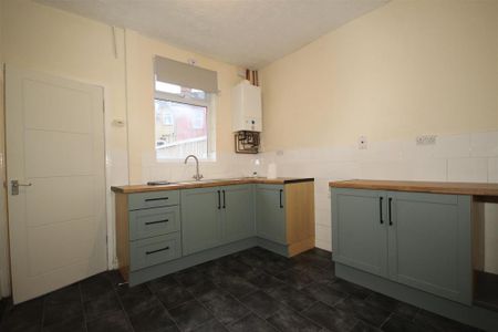 2 bedroom terraced house to rent - Photo 2