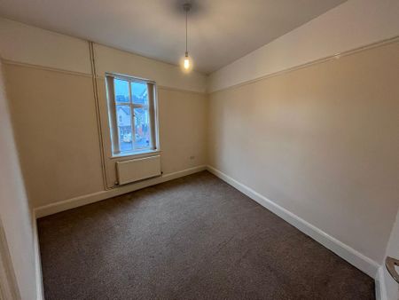 3 bedroom flat to rent - Photo 4