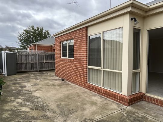 2/207 Torquay Road - Photo 1