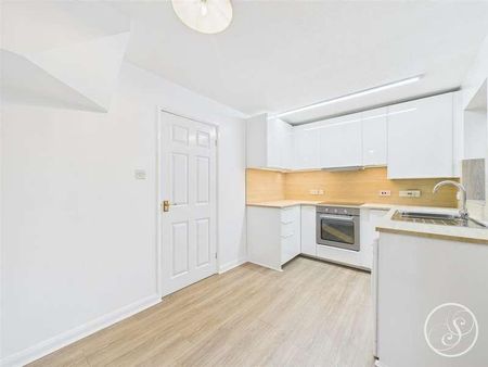 Field End Road, Halton, Leeds, LS15 - Photo 4