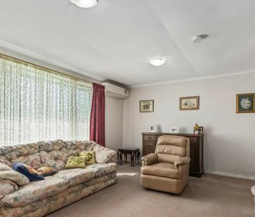 LARGE FAMILY HOME IN WILLASTON - Photo 2