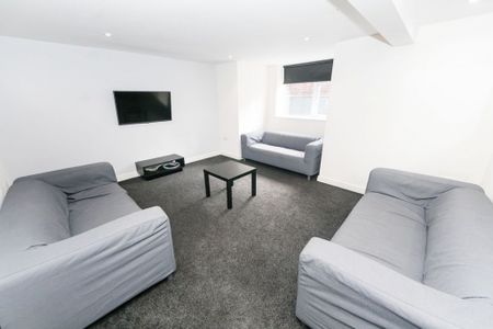 Manor Drive, Leeds - Photo 2