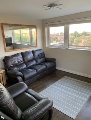 Room in a Shared Flat, Tarves Way, SE10 - Photo 1