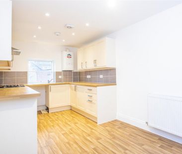 3 bed Apartment To Let - Photo 4