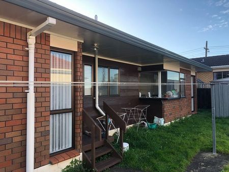 Cosy 2 bedroom house in Mt Roskill - Photo 3