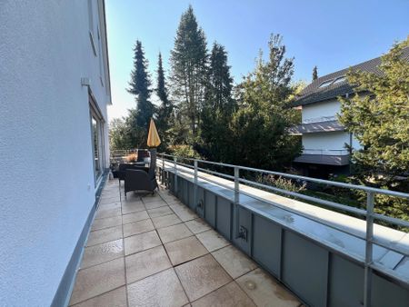 Bonn-Bad Godesberg: Seniorengerechte 3 Zimmer-Wohnung mit großem Balkon, Fußbodenheizung und Aufzug! - Foto 2