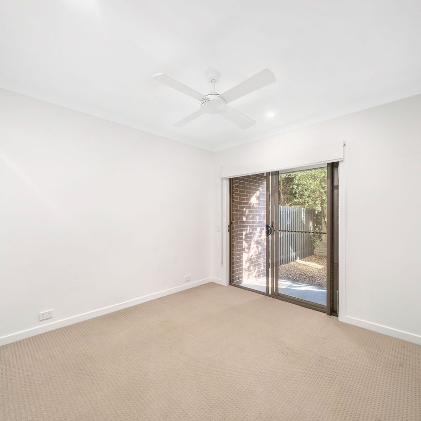 STYLISH TOWNHOUSE IN THE HEART OF NORTH LAKES - Photo 1