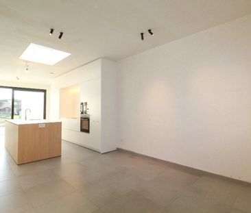 Energiezuinige nieuwbouwwoning te huur in Sint-Kruis - Photo 1