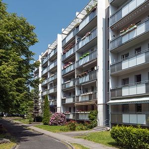 Für Sie zum Einzug bereit: 3-Zimmerwohnung in oberster Etage mit Balkon, Aufzug, Bad mit DUSCHE! - Foto 2