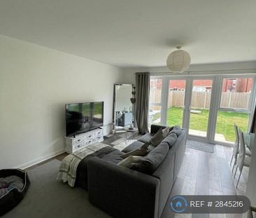3 bedroom semi-detached house to rent - Photo 2