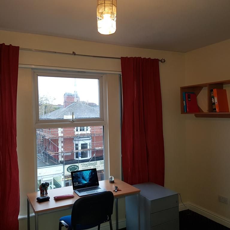 4 bedroom flat to rent - Photo 1