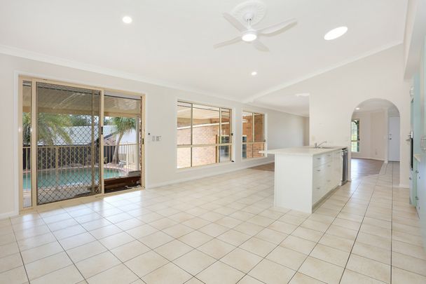 SPACIOUS FAMILY HOME WITH POOL - Photo 1