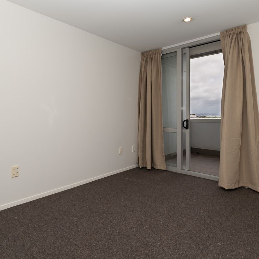 Recently repainted good sized one bedroom - Photo 1