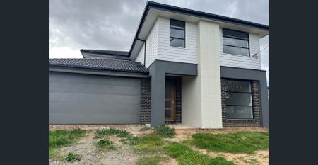 Modern 5-Bedroom Home Perfect for Family Living - Photo 5