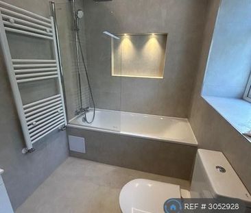4 bedroom semi-detached house to rent - Photo 6