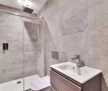 A contemporary ground floor apartment in charming Otford village. - Photo 4