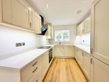 3 bedroom semi-detached house to rent - Photo 5