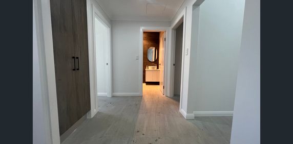 Newly built 3-bedroom, 1-bathroom terrace home, ideally situated in a highly sought-after neighborhood renowned for its convenience and - Photo 2